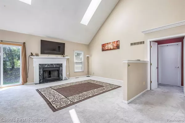 Novi, MI,39478 Squire Road