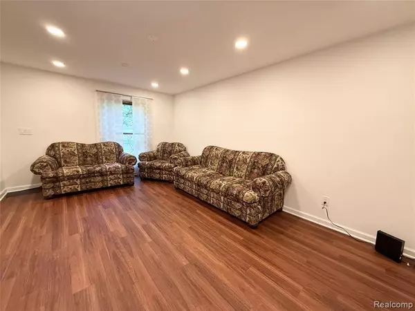 Troy, MI 48085,5168 Fedora Drive