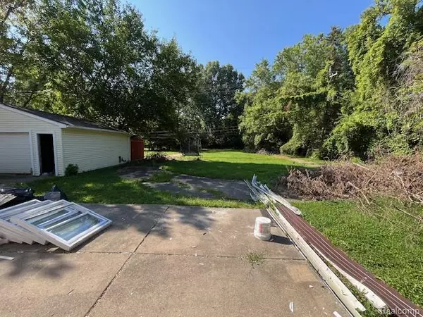 Troy, MI 48085,1336 E Long Lake E Road