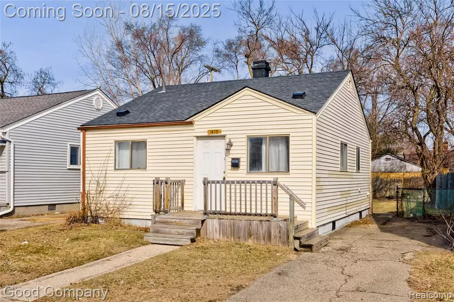1410 Bertha Street, Fenton, MI 48220