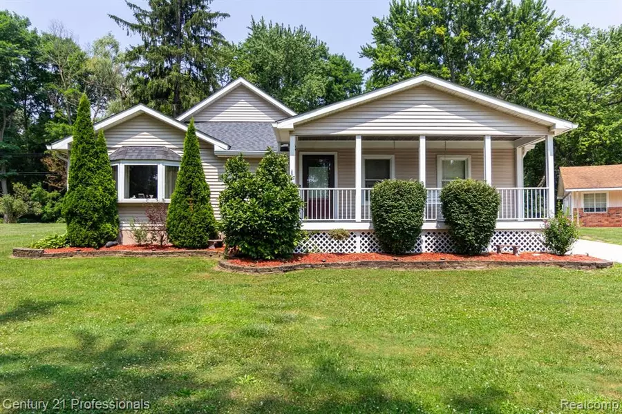 167 Glanworth Street, Lake Orion, MI 48362