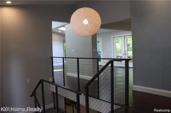 Bloomfield Hills, MI 48302,1327 LONE PINE Road