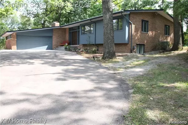 1327 LONE PINE Road, Bloomfield Hills, MI 48302