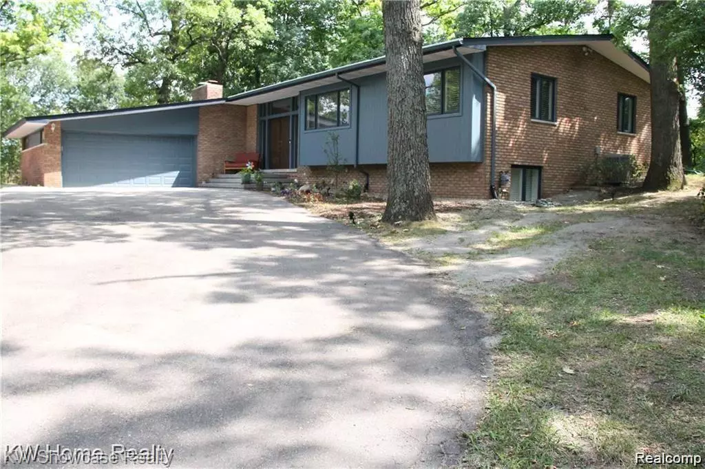 Bloomfield Hills, MI 48302,1327 LONE PINE Road