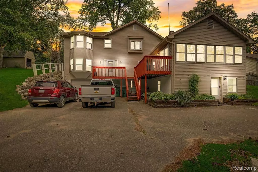Clarkston, MI 48348,8954 WOODLAWN Avenue