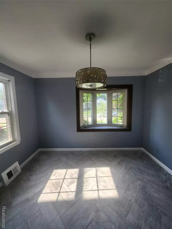 Saint Clair Shores, MI 48080,22109 Alger Street