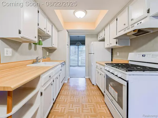 Clinton Twp, MI 48036,37354 Charter Oaks Boulevard