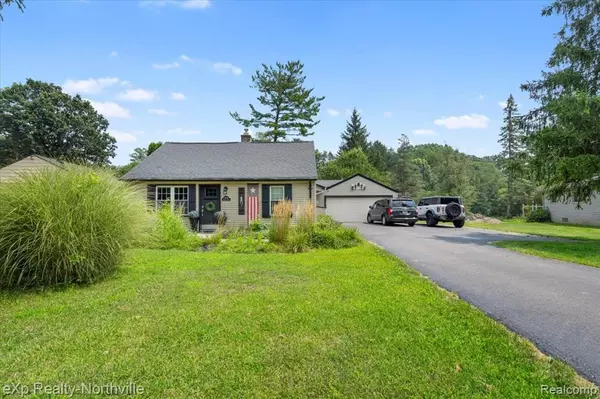 16706 N Stanmoor Drive, Livonia, MI 48154