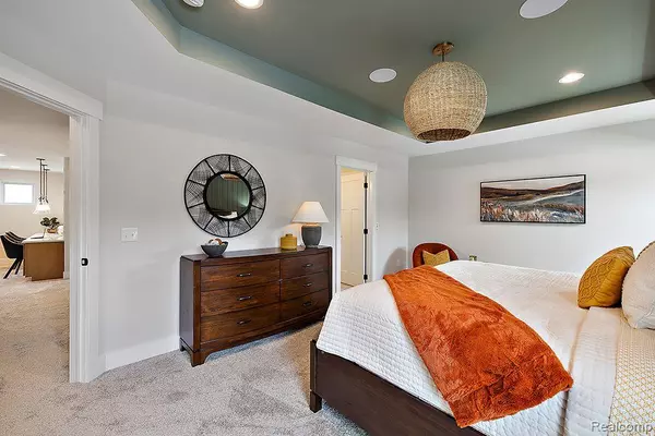 Ann Arbor, MI 48103,6104 N TRAILWOODS Drive