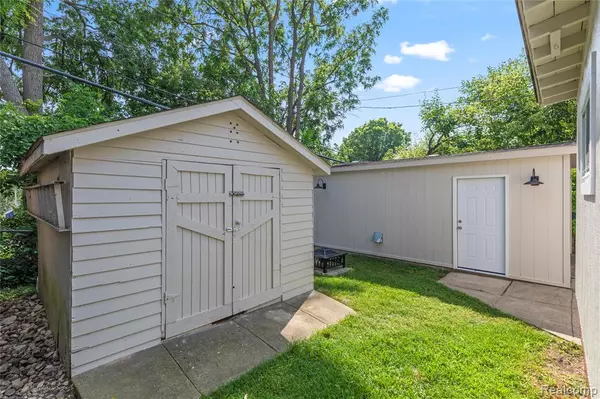 Pontiac, MI 48340,141 Parkdale Avenue
