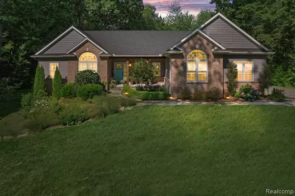 2600 Nottingham Court, White Lake, MI 48383