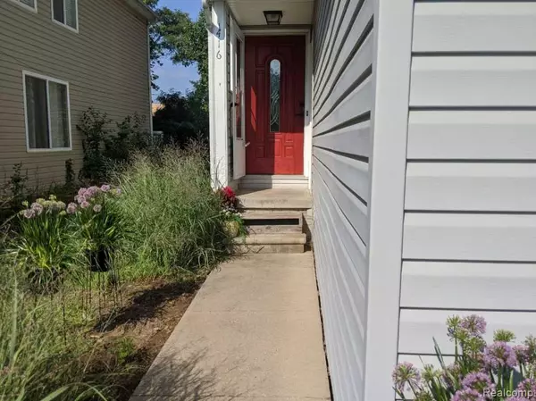 Waterford, MI 48327,1416 S Hospital Road