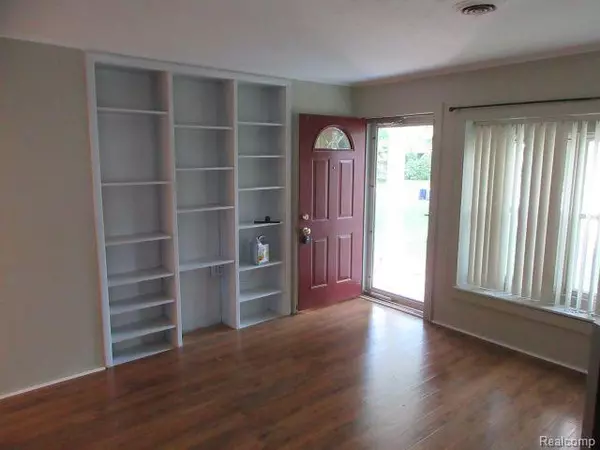 Waterford, MI 48328,4059 Chenlot Lane