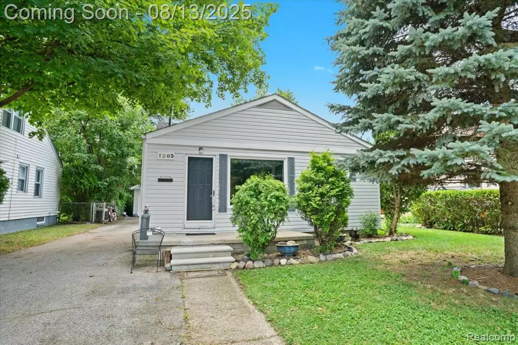 Royal Oak, MI 48073,1203 W Windemere Avenue