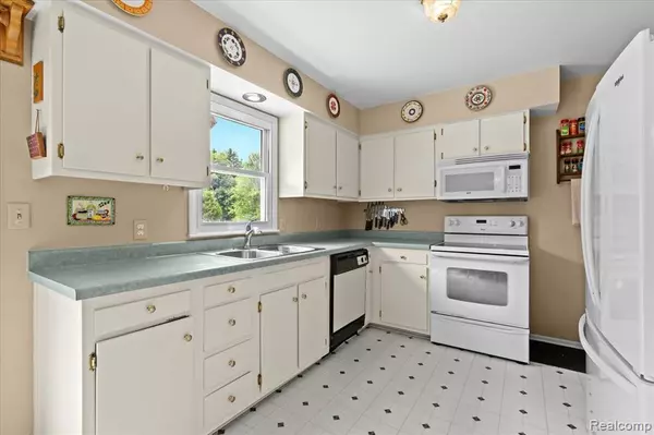 Fenton, MI 48430,6460 Hogan Road
