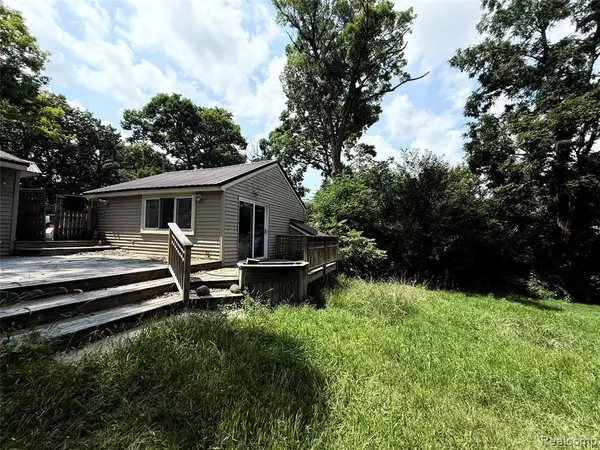Auburn Hills, MI 48326,2025 Knollwood Street
