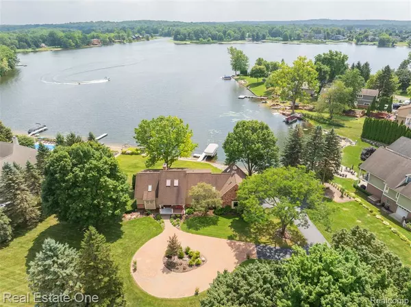 8485 Waumegah Road, Clarkston, MI 48348