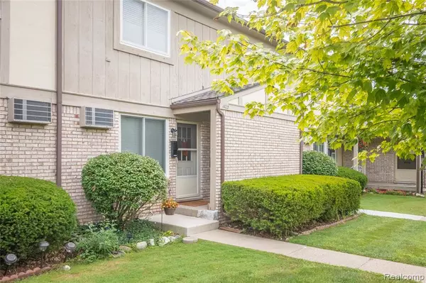 61021 N Heritage Boulevard, South Lyon, MI 48178