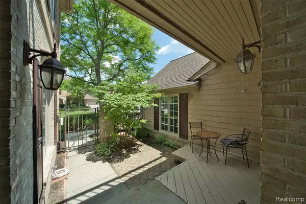 Bloomfield Hills, MI 48304,584 Cambridge Way