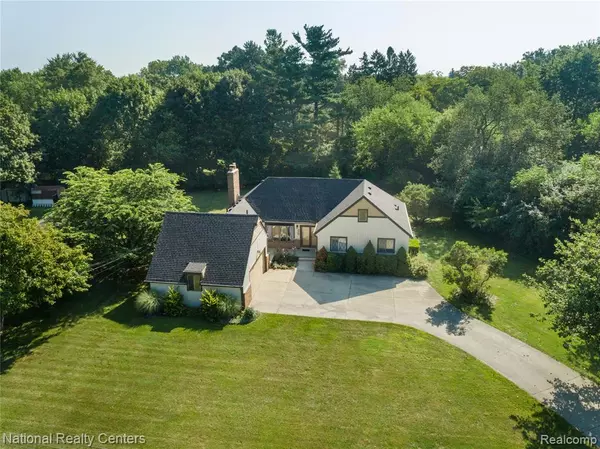 Rochester Hills, MI 48307,3243 Norton Lawn