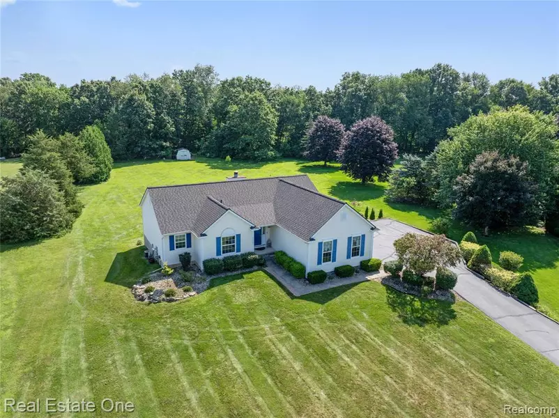 11121 Home Shore Drive, Pinckney, MI 48169