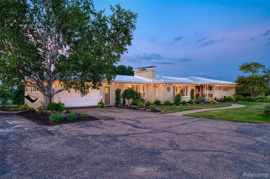 18999 Weller Road, Gregory, MI 48137