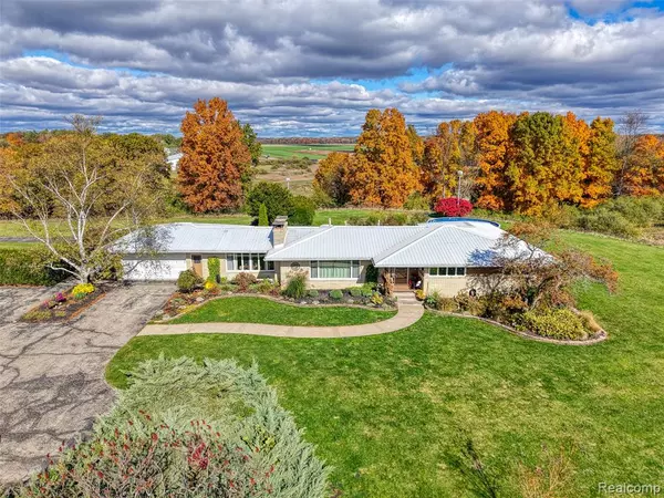 18999 Weller Road, Gregory, MI 48137