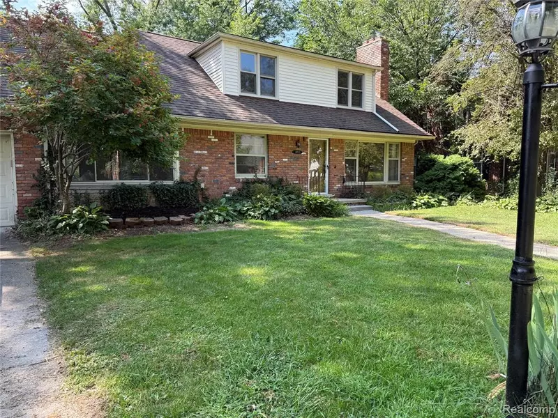 18141 Sunnybrook Avenue, Lathrup Village, MI 48076