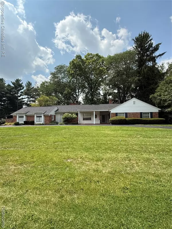 1257 Charrington Road, Bloomfield Hills, MI 48301