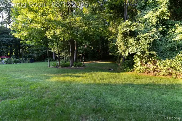 Clarkston, MI 48348,9748 Kings Valley