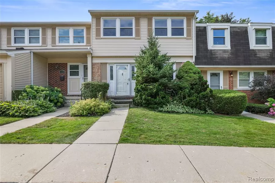 1747 Brentwood Drive, Troy, MI 48098