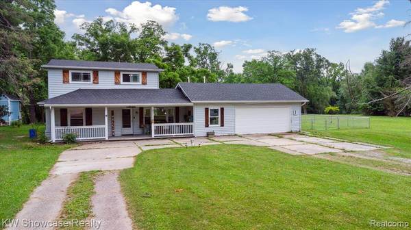 23500 Sans Souci Street, Farmington, MI 48336