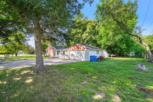 Waterford, MI 48329,6100 Williams Lake Rd