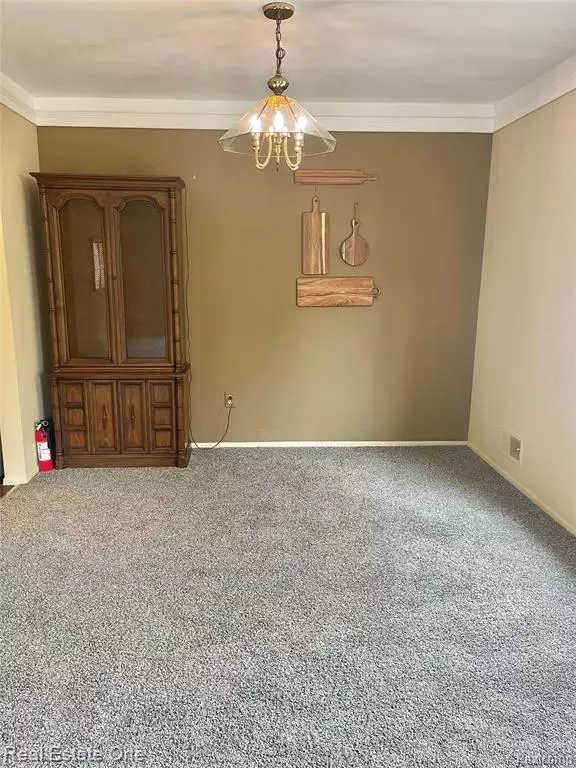 Bloomfield Hills, MI 48304,688 E Fox Hills Drive