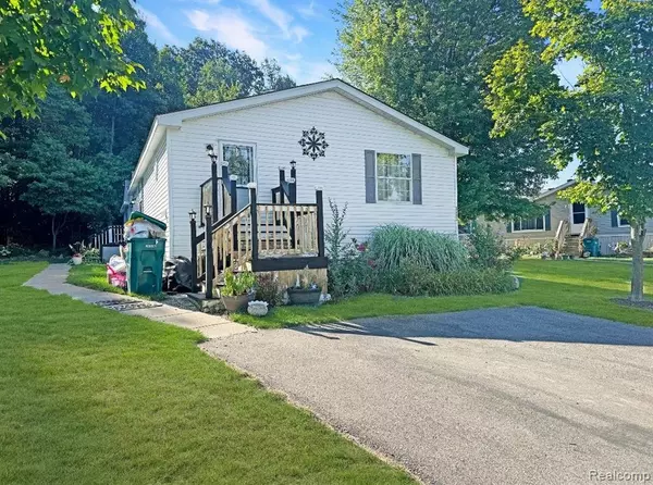 Fenton, MI 48430,8489 Barkwood Circle