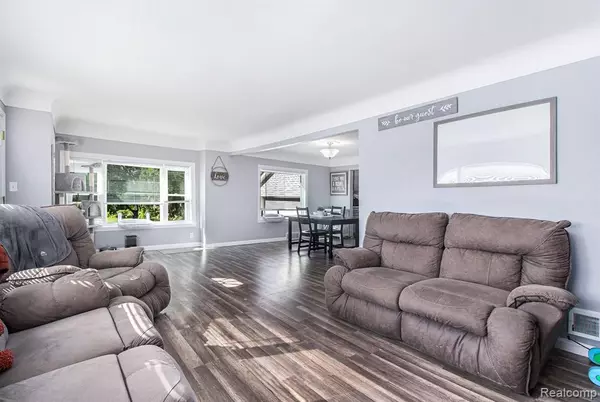 Waterford, MI 48328,371 Hillcliff Drive