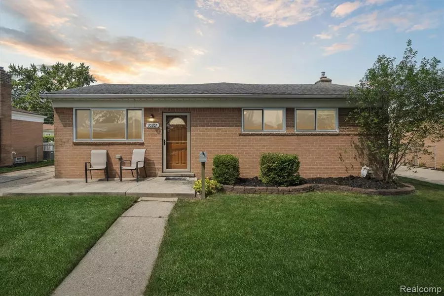 30207 Pinto Drive, Warren, MI 48093