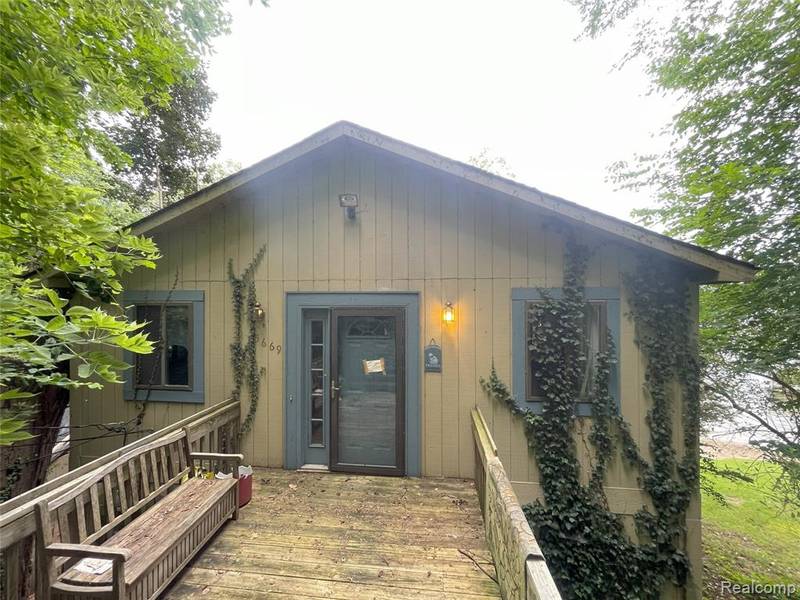 5669 Lakeview Boulevard, Goodrich Vlg, MI
