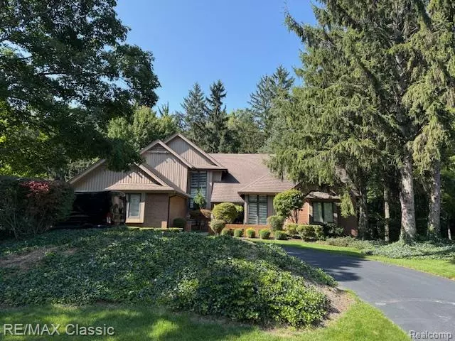 46486 Arboretum Circle, Plymouth, MI 48170