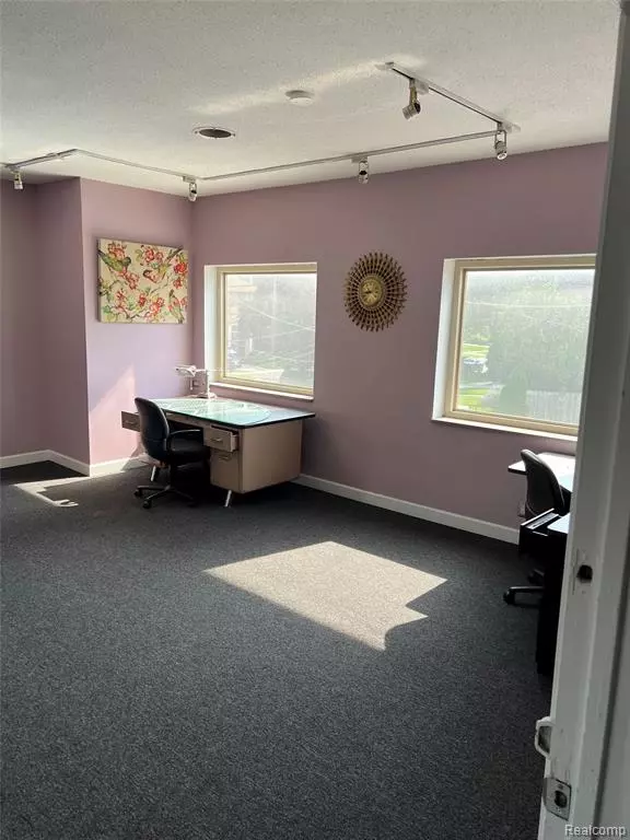 Ferndale, MI 48220,23150 woodward