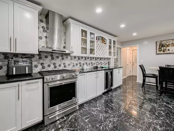 Troy, MI 48083,2196 Niagara Drive