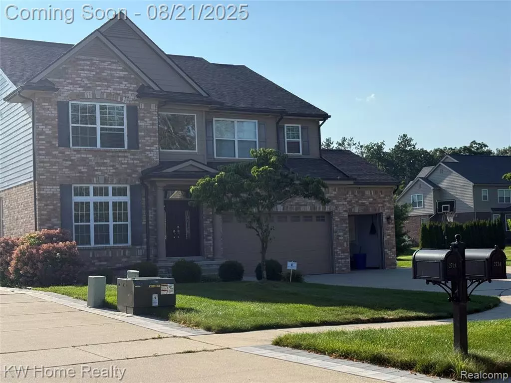 Walled Lake, MI 48390,2724 WYNCLIFF Court
