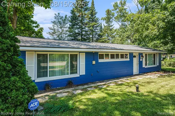 4212 Greendale Avenue, West Bloomfield, MI 48323