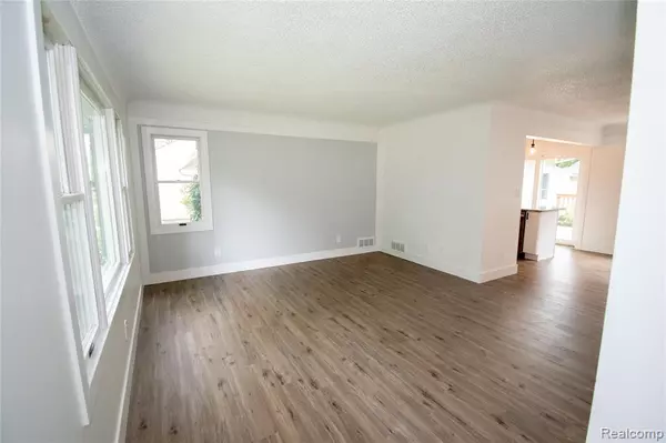 Farmington, MI 48336,23100 Floral Street