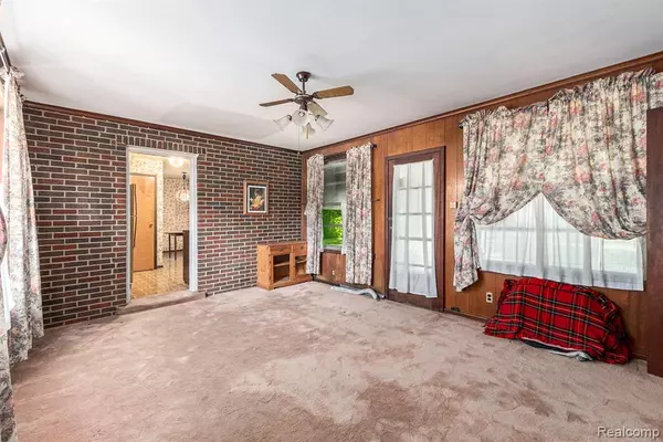 Royal Oak, MI 48073,306 W 13 Mile Road