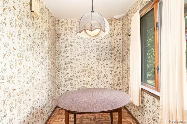 Royal Oak, MI 48073,306 W 13 Mile Road