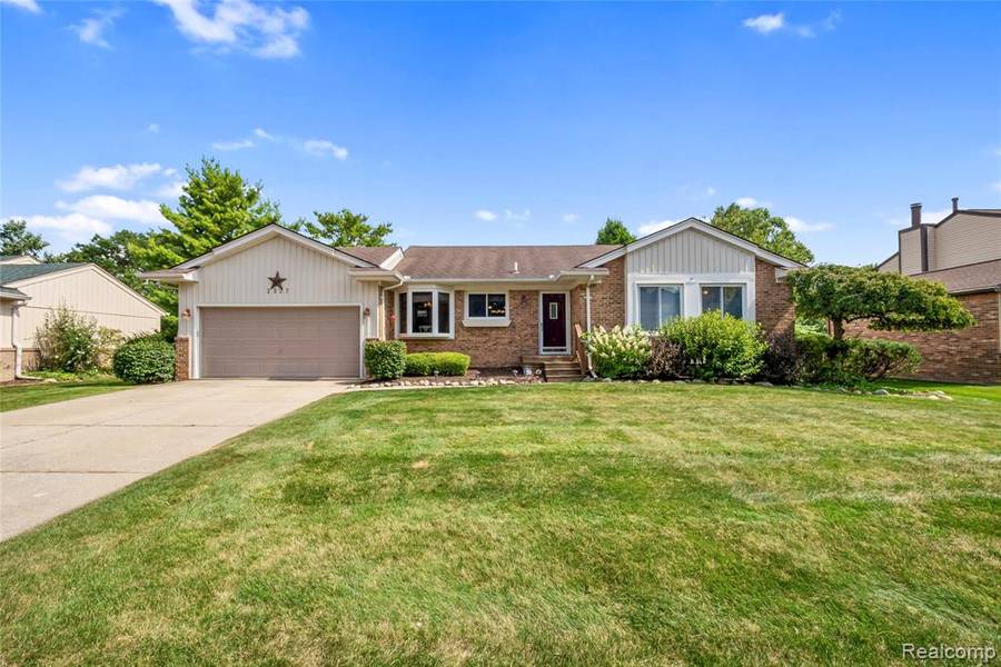 2307 Highsplint Drive, Rochester Hills, MI 48307