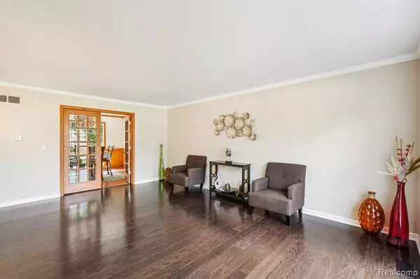 Rochester Hills, MI 48309,585 Timberline Drive