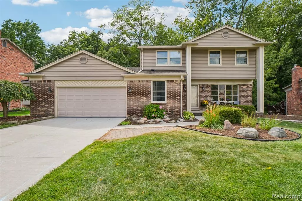 Rochester Hills, MI 48309,585 Timberline Drive