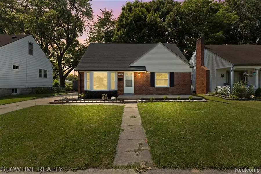 23041 Shakespeare Avenue, Eastpointe, MI 48021